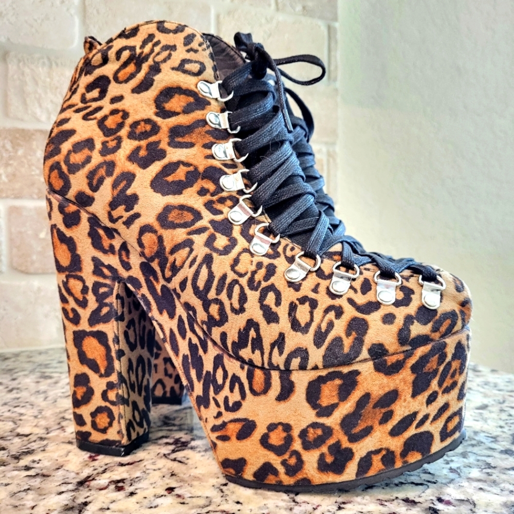 CHARLOTTE RUSSE WOMEN ANKLE BOOTS PLATFORM HEEL LACE UP LEOPARD SIZE 9.5